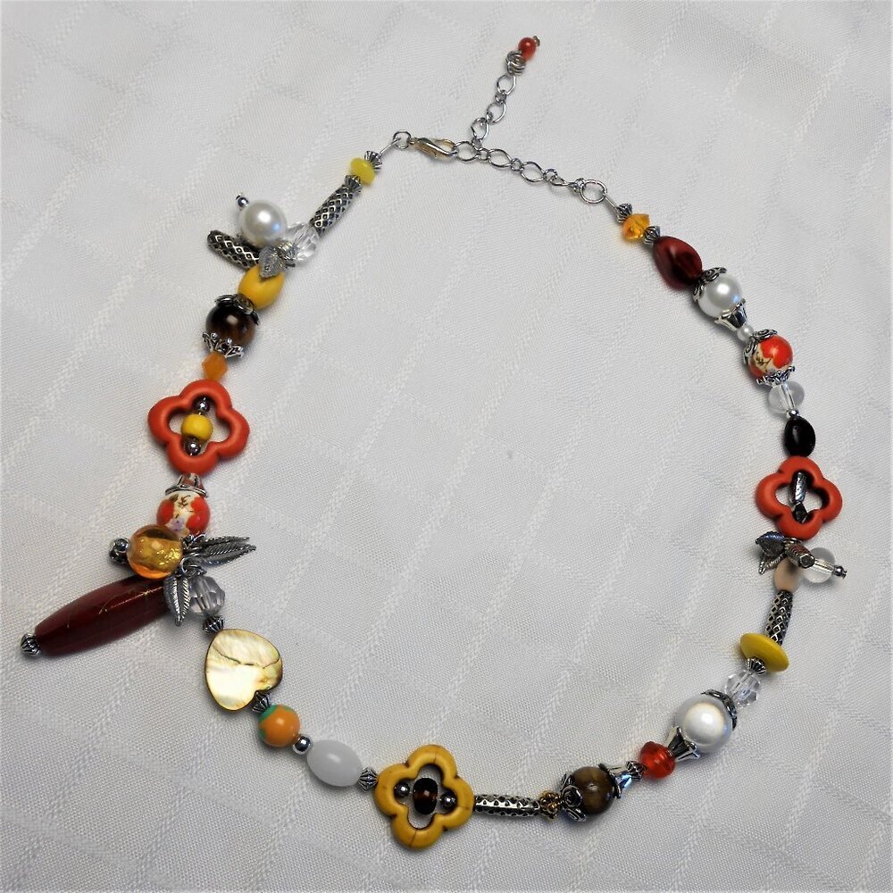 No699 Beautiful mixed necklace and earrings